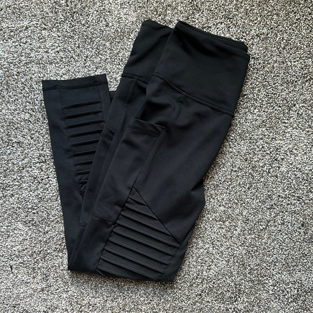 Black motto capris CVG